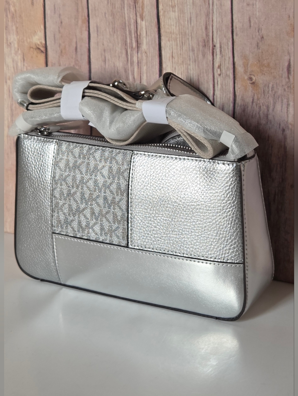 MICHAEL Michael Kors Metallic Crossbody Bag with Round Pouch & Ipod Case NWT - Picture 9 of 16